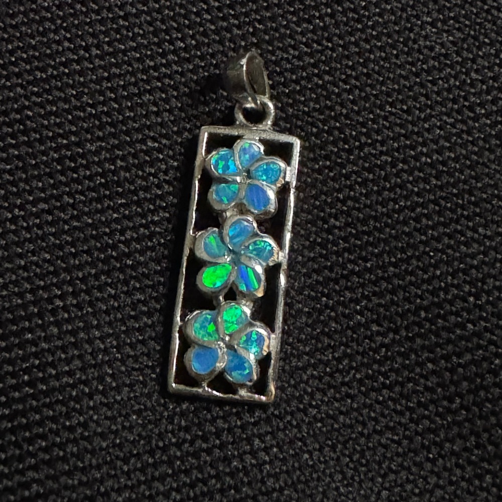 Blue opal plumeria and sterling silver pendant - Picture 4 of 4